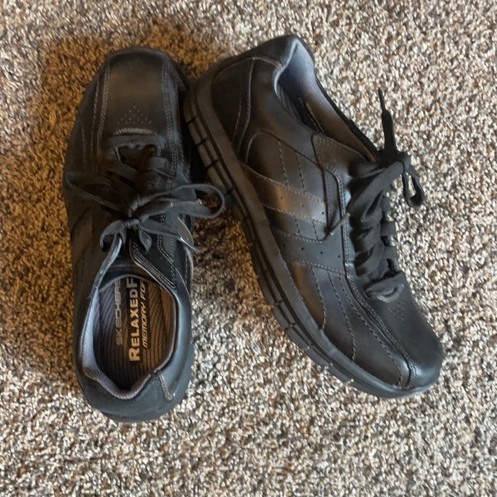 Skechers men’s size 8 black dress casual shoes